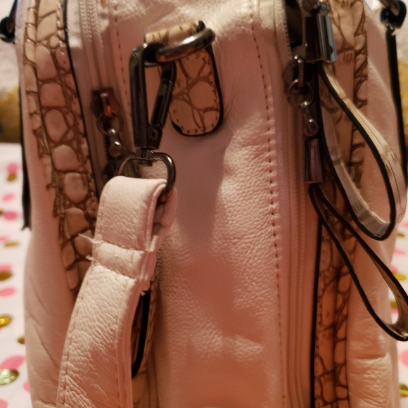 Purses - Picture 4 of 5